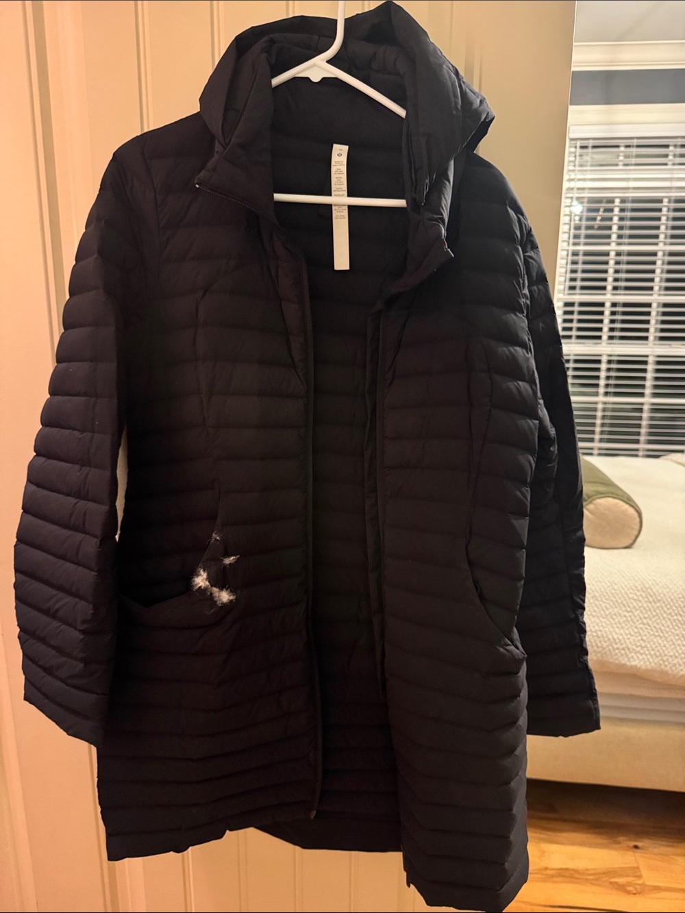Lululemon feather Women’s Black Quilted Hooded Puffer Coat